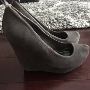 Taupe or gray suede wedges.